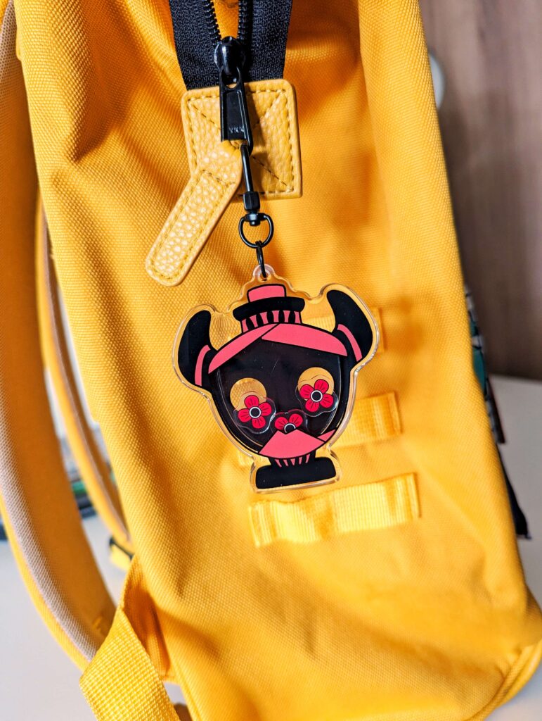 Sleepy Eyes Amphora Shaker Charm